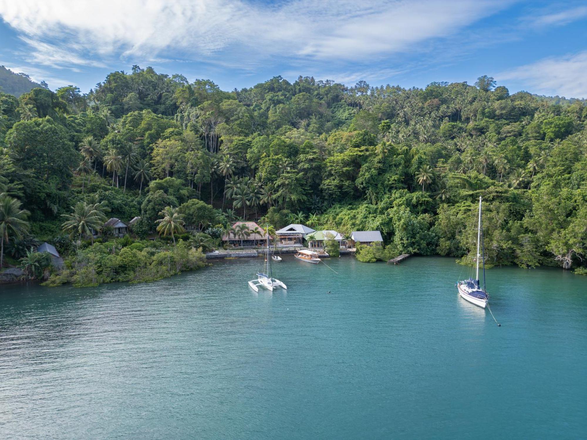 D'Lagoon Dive Resort Bitung Exterior photo